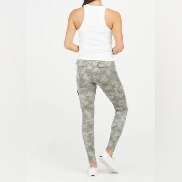 Spanx Stretch Twill Ankle Cargo Pants - Picture 6 of 9